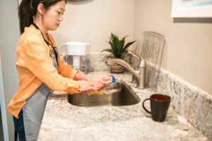 A woman washing the dishes.